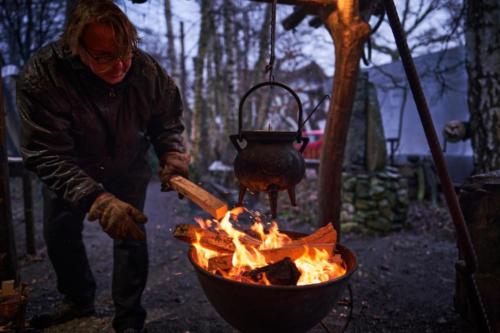 Tradition, bedeutet das Feuer weiterzugeben